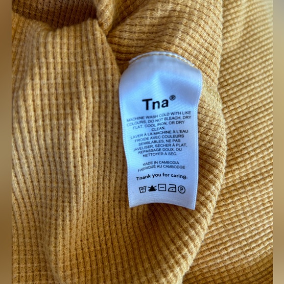 TNA Aritzia Waffle Knit Thermal Tee Mustard Yellow XXS - Picture 2 of 2